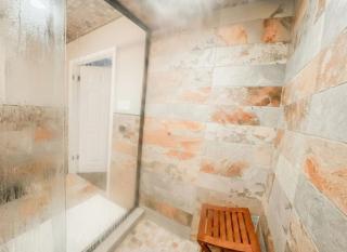 In-Shower Sauna, Fenced Yard w Deck & BBQ Near ATL - 9