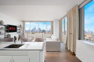 Ultra Luxury Apt - Panoramic NYC View - Minutes to City - 4