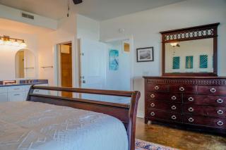 Salty Bay Hideaway - 4
