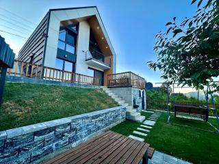 Modern cabin with stunning mountain views - 9