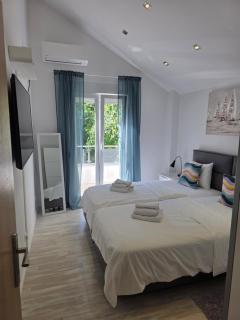 Villa Zara, Heated Pool, Jacuzzi, Sauna, 8 Guests - 3