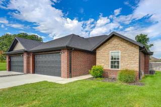 Charming Ozark Abode w/ Yard & Pool Access - 8