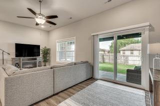 Charming Ozark Abode w/ Yard & Pool Access - 7
