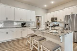 Charming Ozark Abode w/ Yard & Pool Access - 5