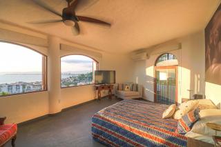 Alta Vista Luxury Villa & Sunset Views - 8