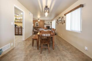 Great Location, 3BR Home Near U of A & Hospitals, Garage, Sleeps 6 - 1