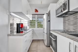 Sand Dollar Golden Hour F16 with sea views air conditioning in the living room and a central location in Hato - 3