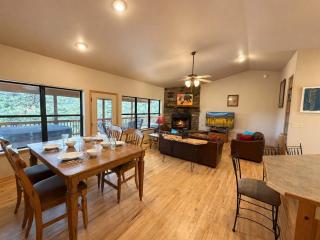 Peaceful Redwood Retreat Cabin with Hot Tub & Incredible Forest Views - 9