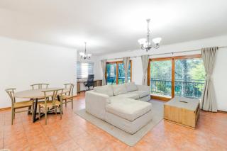 Melrose Place Apartment - 4