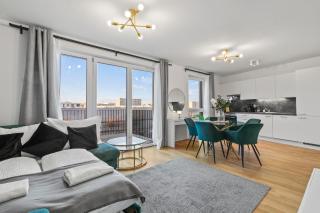 1 or 2BR I Balcony I 15 Min Airport I 20 Min Center - 0