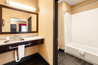 Rodeway Inn - 7