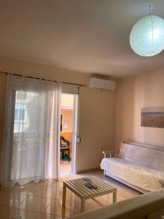 White Apartment Sarande - 0