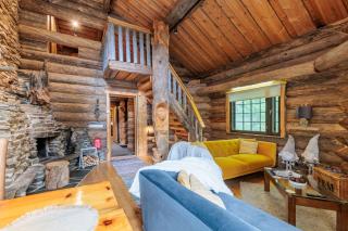 Villa Pukelo Arctic Lodge with wifi sauna 4 poster bed fireplace - 6