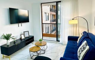 Apartamento Moderno con Balcón y Vista Increíble - 5