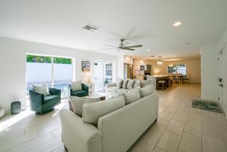 3 Mins to Beach! Poolside Paradise in Siesta Key - 9