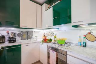 The Green Emerald Family Retreat with Private Garden - Happy Rentals - 1