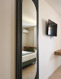 S S Sophie's Suites - 1