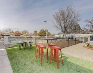 ⟫ Dog Run & Courtyard 2 Bedroom Apt w/King Bed W&D - 1