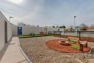 ⟫ Dog Run & Courtyard 2 Bedroom Apt w/King Bed W&D - 2
