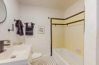 ⟫ Dog Run & Courtyard 2 Bedroom Apt w/King Bed W&D - 5