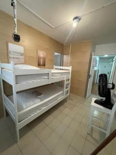 Quarto com Ar e Wifi a 160 metros do Mar - 9