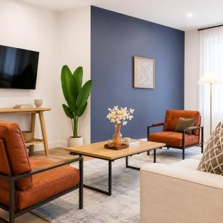 Spacious 2BR, Sleeps 8 4 Beds, WD Near Downtown - 0