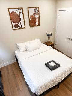 Spacious 2BR, Sleeps 8 4 Beds, WD Near Downtown - 8