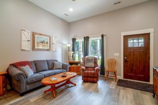 Near Parks & Dtwn Clarinda! 'House of Stroburg' - 6