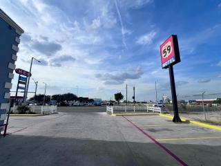Hwy 59 Motel Laredo Medical Center - 9
