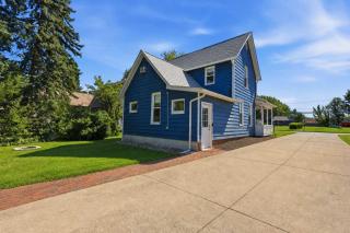 Family-Friendly 3BR Near Downtown Vermilion - 4