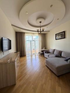 Bright Cozy Apartment with City View - 0