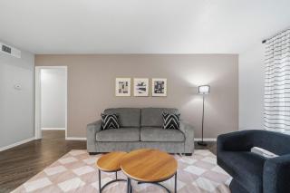 Houston 2BR Pool Apartment with Patio Sleeps 6 - 2