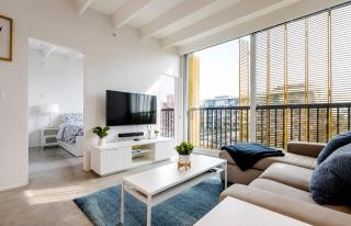 Modern, Bright & Central 1-Bed Downtown Apt close to Rogers Arena - 0