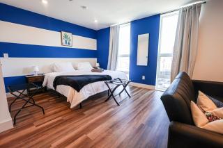 Stylish King Studio with Fast WiFi & Gym - 7
