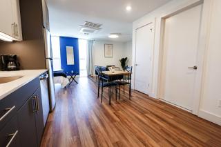 Stylish King Studio with Fast WiFi & Gym - 3