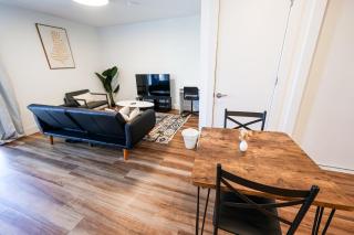 Stylish King Studio with Fast WiFi & Gym - 1