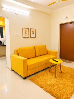 Yellow Delight 2BHK Themed flat near US Consulate - 8