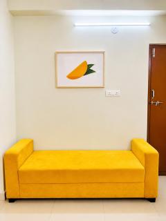 Yellow Delight 2BHK Themed flat near US Consulate - 2