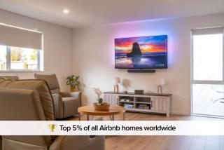 Games Room | Pet Friendly | Family Home | Walk to Shops - 0