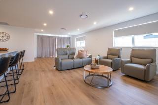 Games Room | Pet Friendly | Family Home | Walk to Shops - 5