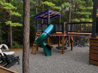Rooftop Patio, Hot Tub, Treehouse with Slide, Family and Pet Friendly - 5