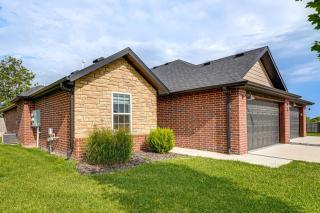 Family-Friendly Ozark Villa - Centrally Located - 7