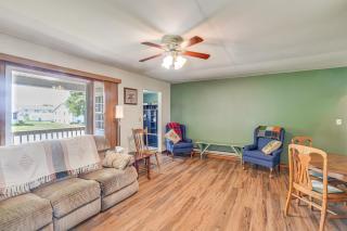 Walk to Restaurant & Bar: Home w/ Deck in Gary - 8