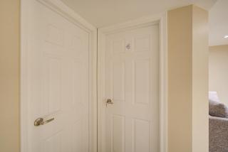 Cozy Basement Bedroom with Private Bathroom and Free Parking - 5