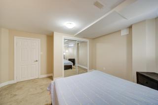 Cozy Basement Bedroom with Private Bathroom and Free Parking - 2