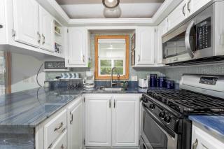 Charming 1BR Waterfront with Private Patio - 4