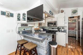 Charming 1BR Waterfront with Private Patio - 2