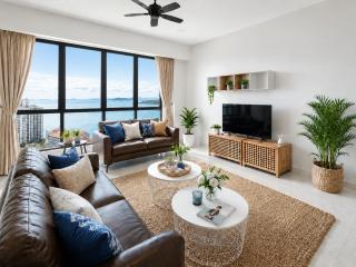 High Floor Family Seaview 3BR for 10 Bathtub & Sauna Jazz Suites Gurney - 0