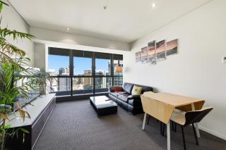Brisbane Sky Retreat Views Pool Gym & Workspace - 8