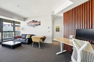 Brisbane Sky Retreat Views Pool Gym & Workspace - 5